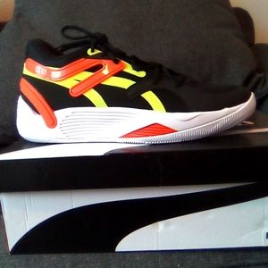 PUMA TRC BLAZE COURT ( puma black - cherry tomato) size 11.5